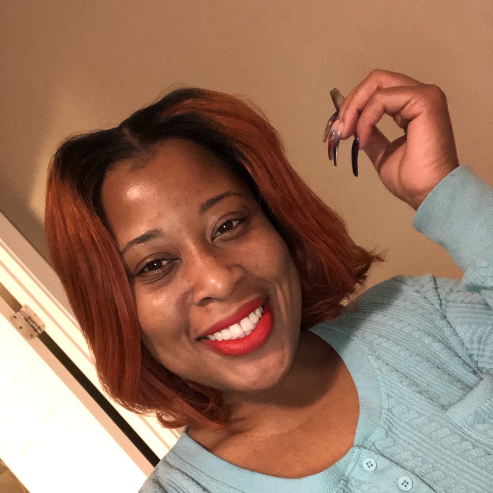 Meet your Posher, Derrica